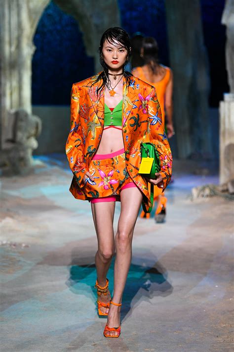 versace runways